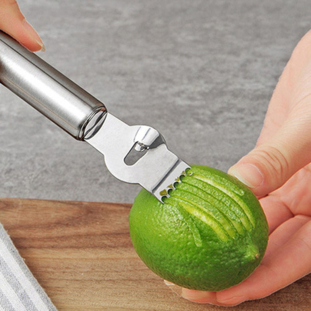 Éplucheur à citron argenté en  - Peeler Channel Knife avis et prix
